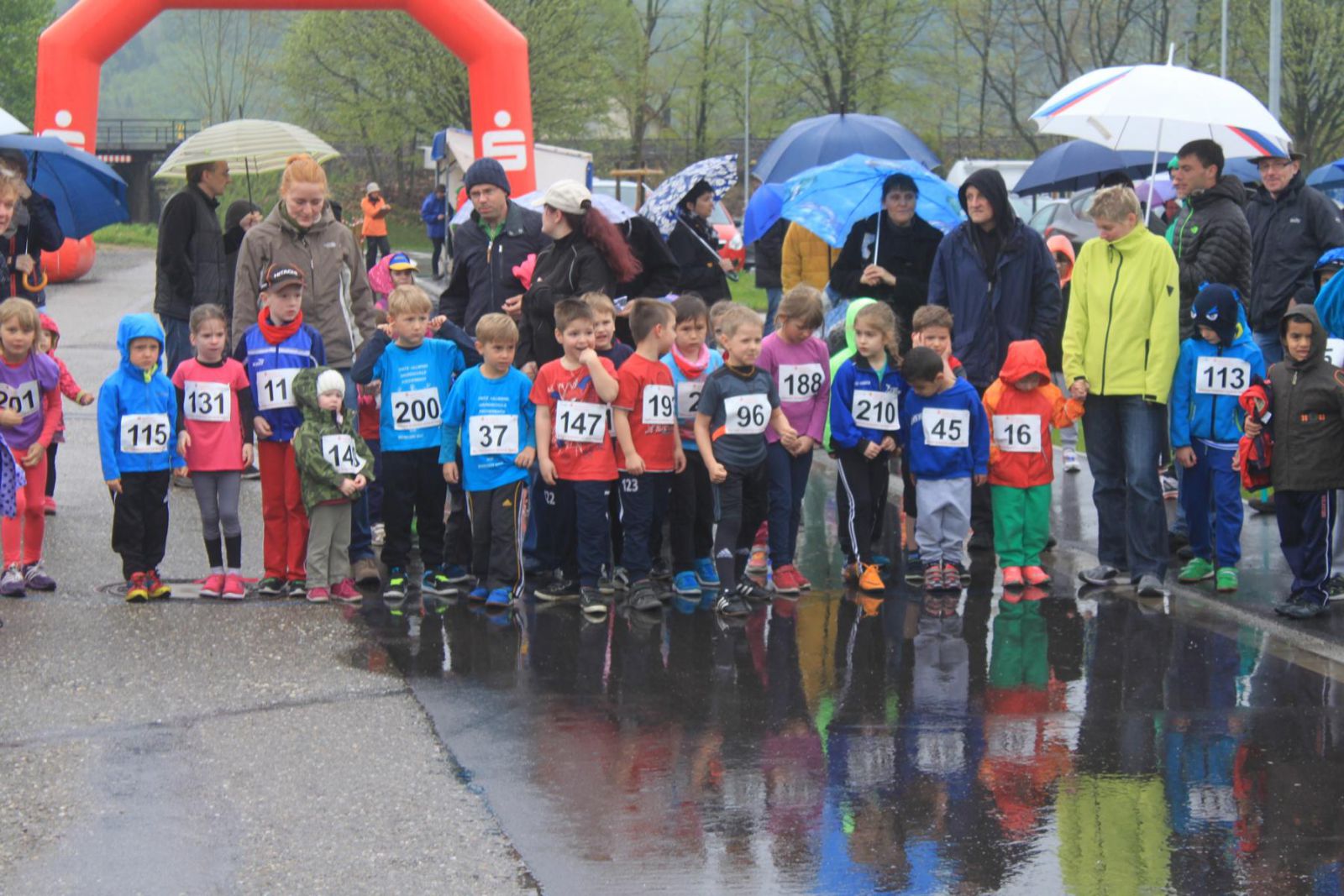 Die Bambini der Jahrgänge 2007 und jünger gingen um 16 Uhr über 500 Meter an den Start.