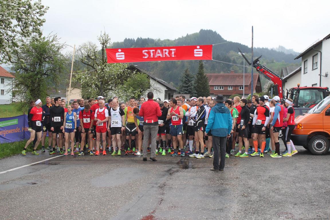 Großer Andrang beim Start des Hauptlauf auf der 10-km-Strecke